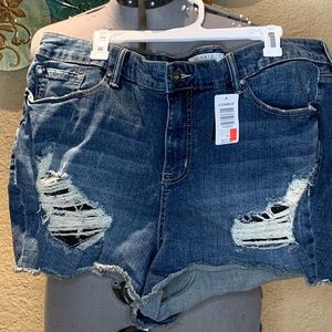 BRAND NEW TORRID Plus Size Denim Shorts Size 26